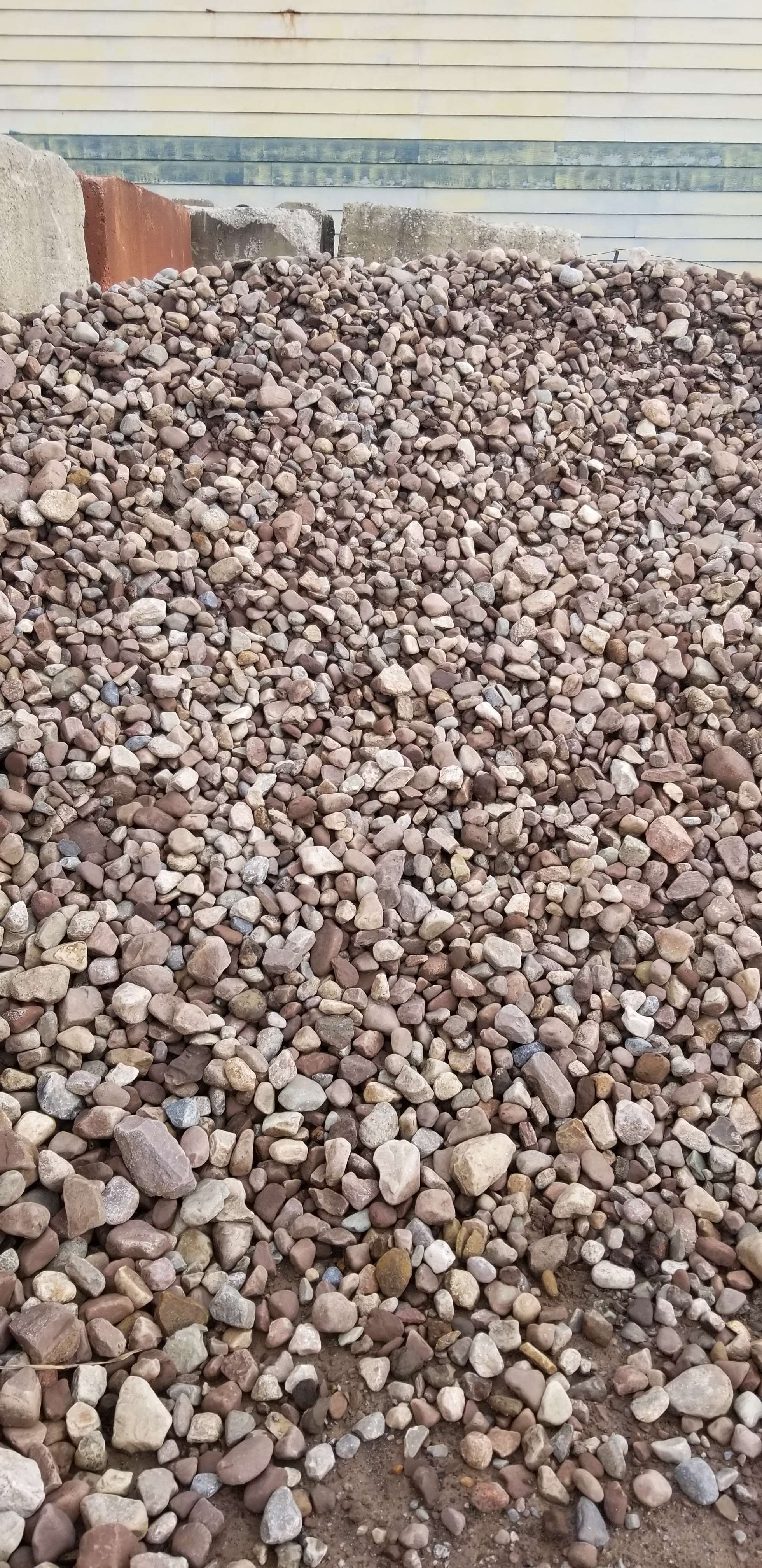 Bulk Mulch, Gravel, Landscape Rocks Niagara Falls, NY Villani's Lawn